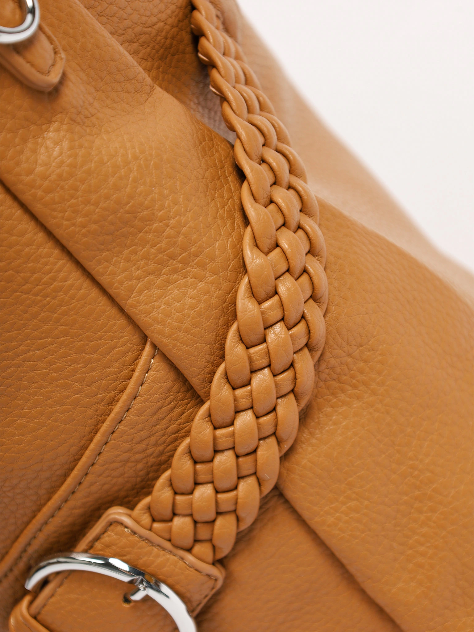 Сумка-шоппер с плетеными ремешками по бокам в ассортименте